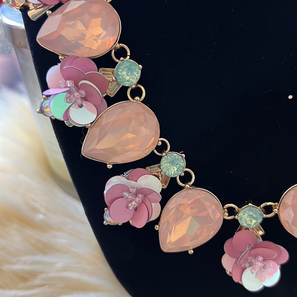 Beautiful Necklace - Picture 3 of 3